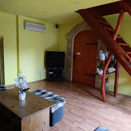 Hostal 7x24