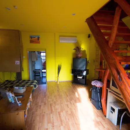 Hostal 7x24