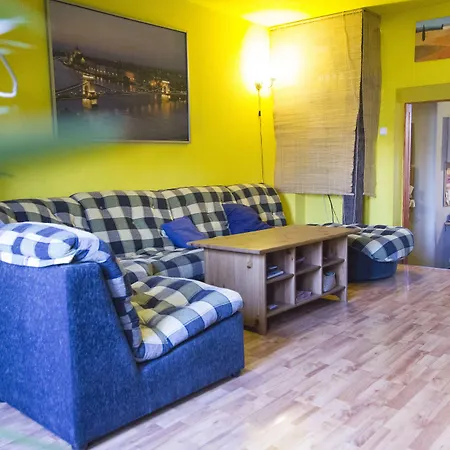 Hostal 7x24