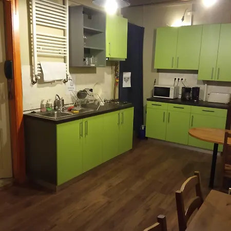 Hostal 7x24