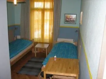 Hostal 7x24