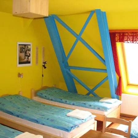 Hostal 7x24