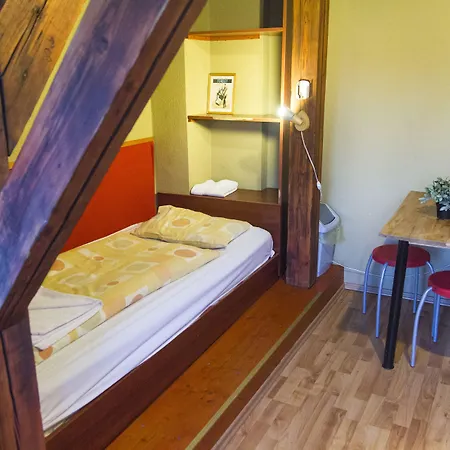 Hostal 7x24
