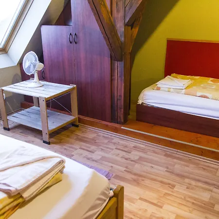Hostal 7x24